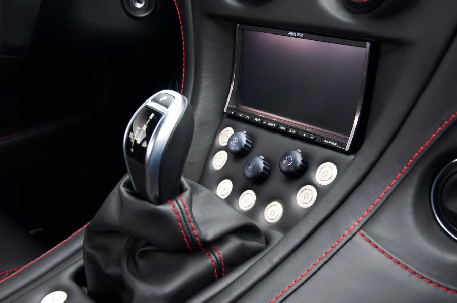 Детали интерьера Wiesmann GT MF5 2011 года  (фото 3 из 16)